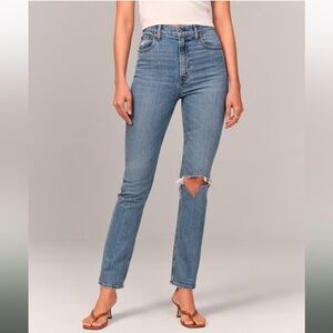 NWOT - A&F • Ultra High Rise 90’s Slim Straight Jeans • Size 27